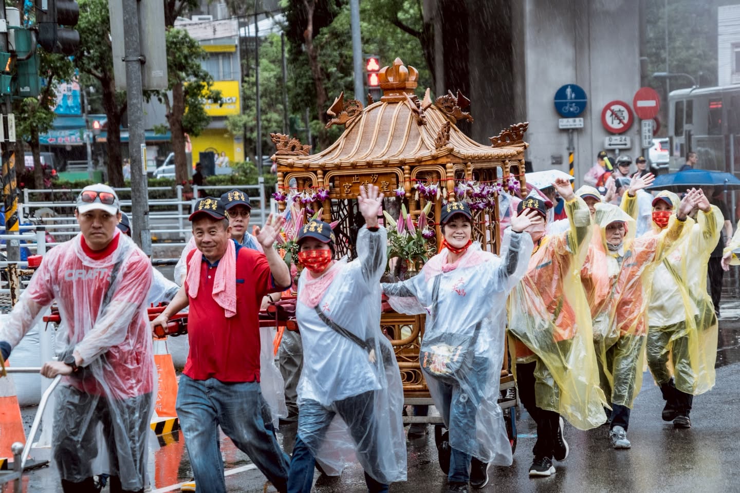 汐止踩街遶境